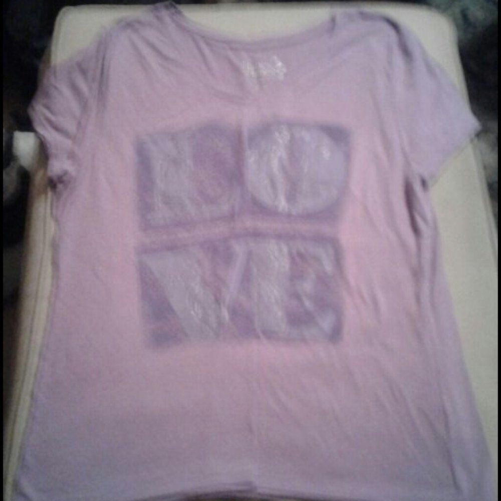 I am selling a Hanes tee shirt